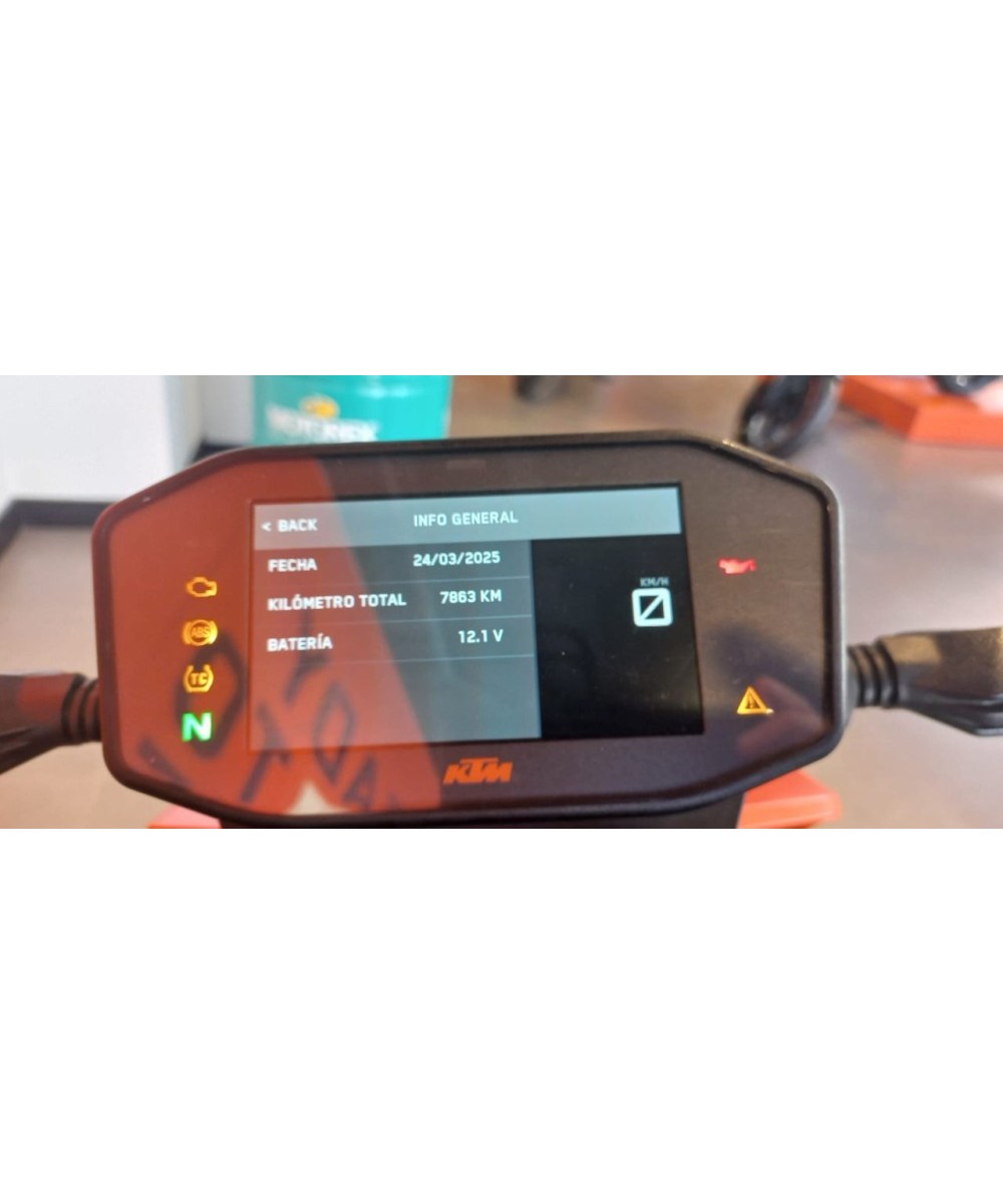 KTM 890 Duke GP 2022 | 7.863 km | 8.290€