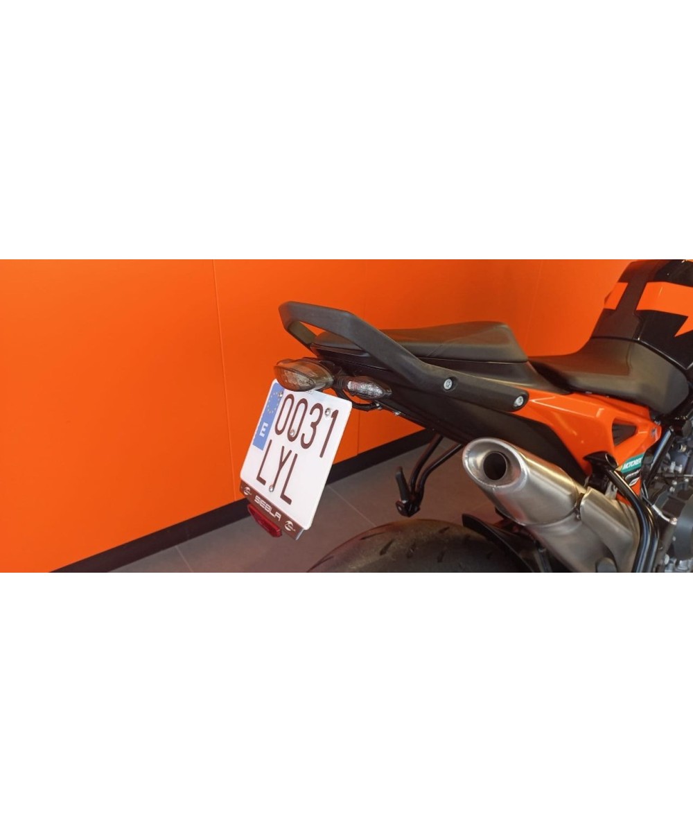 KTM 890 Duke GP 2022 | 7.863 km | 8.290€