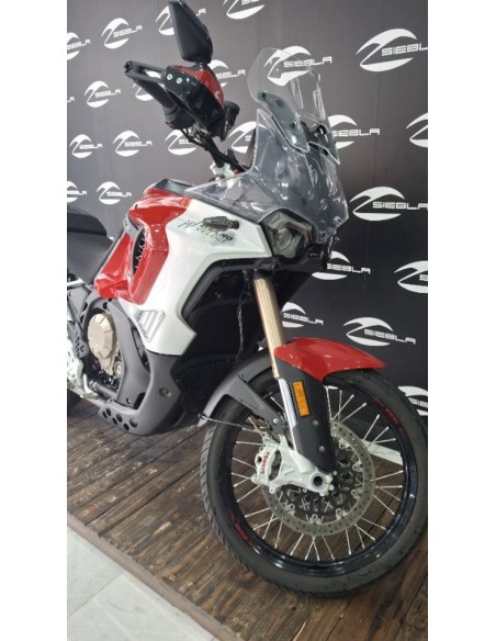 MV Agusta Enduro Veloce 2024 | 3.156 km | Roja | 17.399€