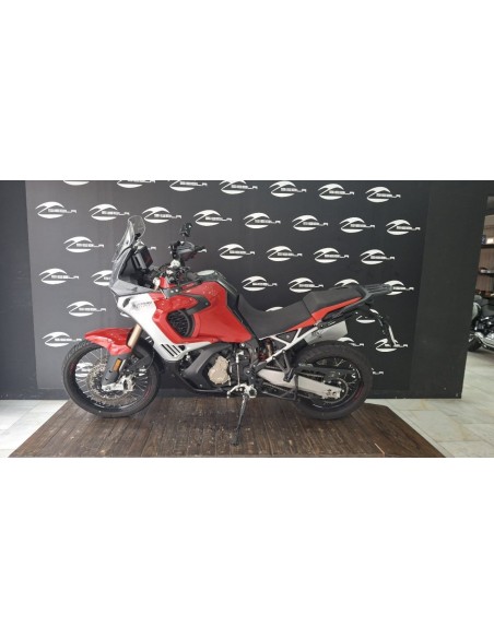 MV Agusta Enduro Veloce 2024 | 3.156 km | Roja | 17.399€