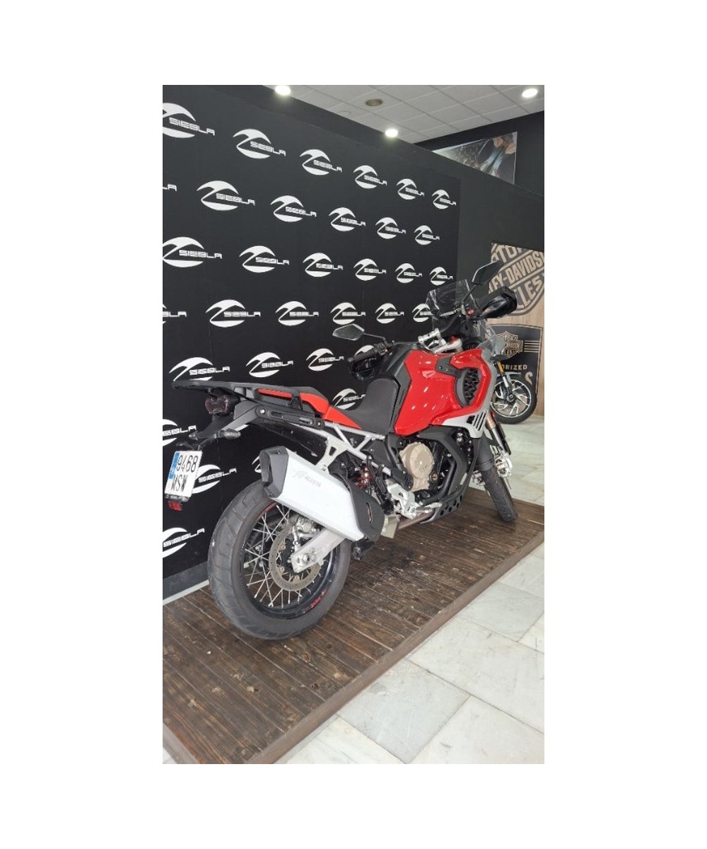 MV Agusta Enduro Veloce 2024 | 3.156 km | Roja | 17.399€