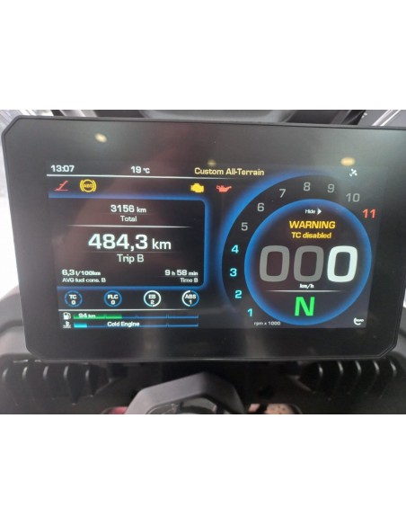 MV Agusta Enduro Veloce 2024 | 3.156 km | Roja | 17.399€