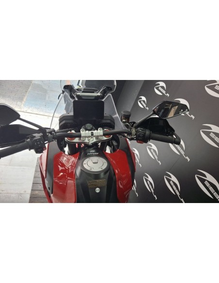 MV Agusta Enduro Veloce 2024 | 3.156 km | Roja | 17.399€