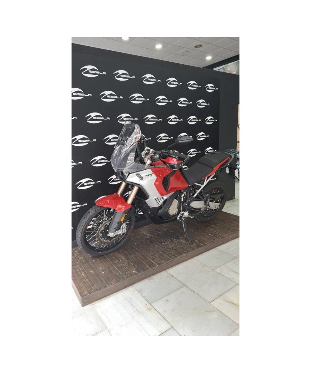 MV Agusta Enduro Veloce 2024 | 3.156 km | Roja | 17.399€