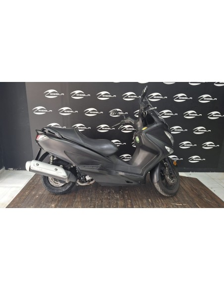 Suzuki Burgman 125 ABS 2018 | 25.000 km | 2.199 €