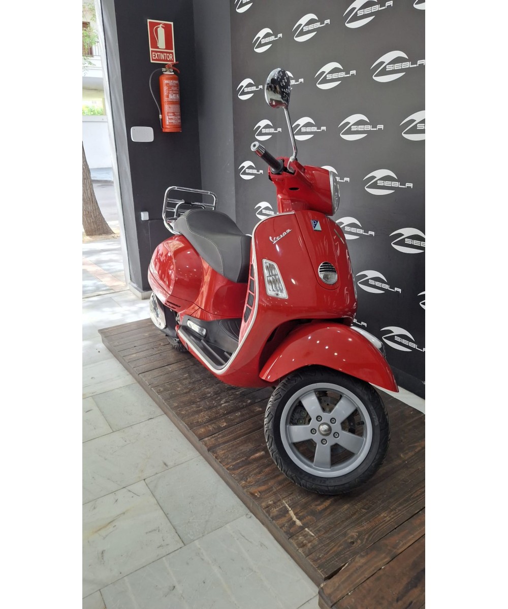 Vespa GTS 125 2007 | 14.187 km | 2.399 €