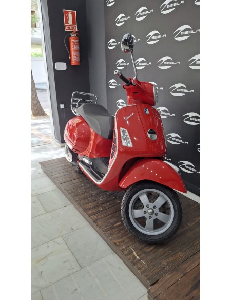 Vespa GTS 125 2007 | 14.187 km | 2.399 €