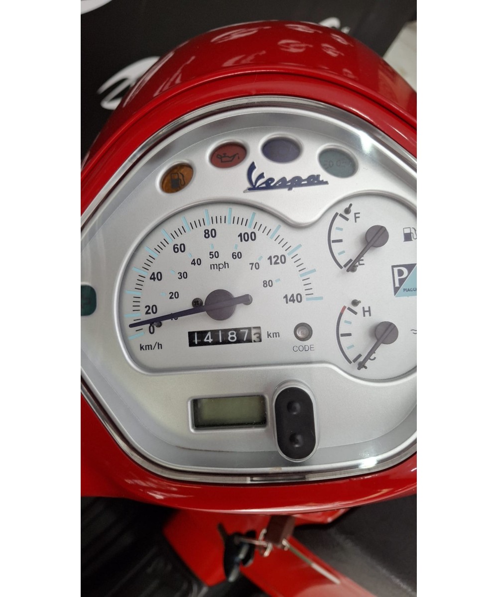 Vespa GTS 125 2007 | 14.187 km | 2.399 €