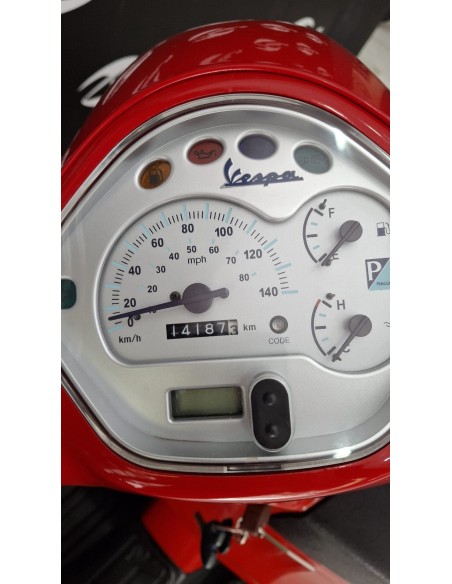 Vespa GTS 125 2007 | 14.187 km | 2.399 €