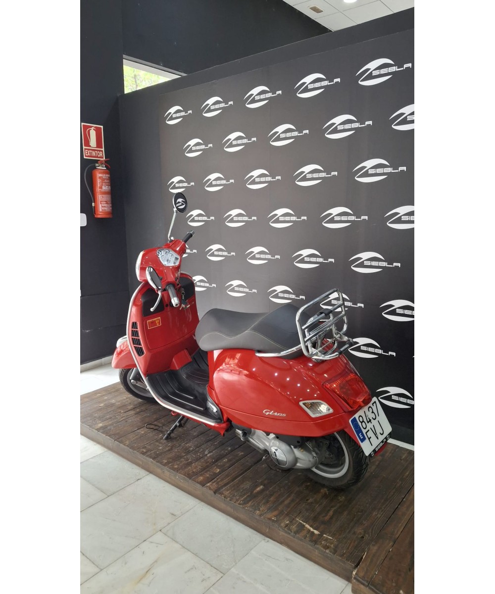 Vespa GTS 125 2007 | 14.187 km | 2.399 €