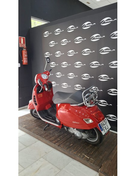 Vespa GTS 125 2007 | 14.187 km | 2.399 €