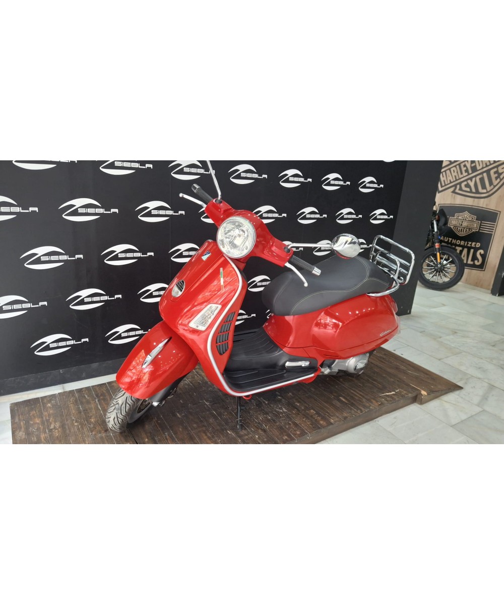 Vespa GTS 125 2007 | 14.187 km | 2.399 €