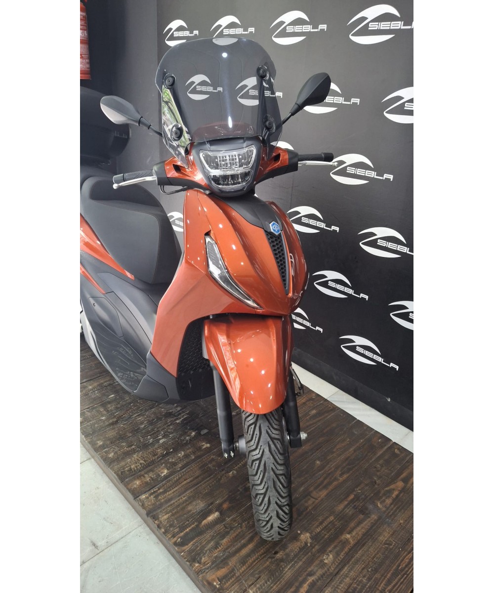 2024 Piaggio Beverly 5 | 3,158 km | Trunk included | Registration 9750 MXD | €3,699