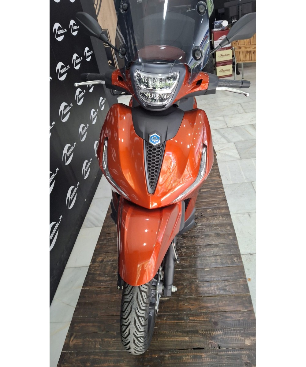 2024 Piaggio Beverly 5 | 3,158 km | Trunk included | Registration 9750 MXD | €3,699