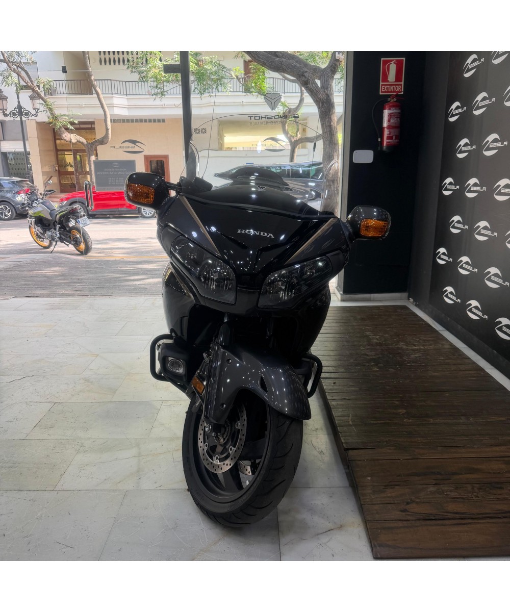 Used 2016 Honda Goldwing 1800 | 2,896 km (1,800 mi) | Siebla