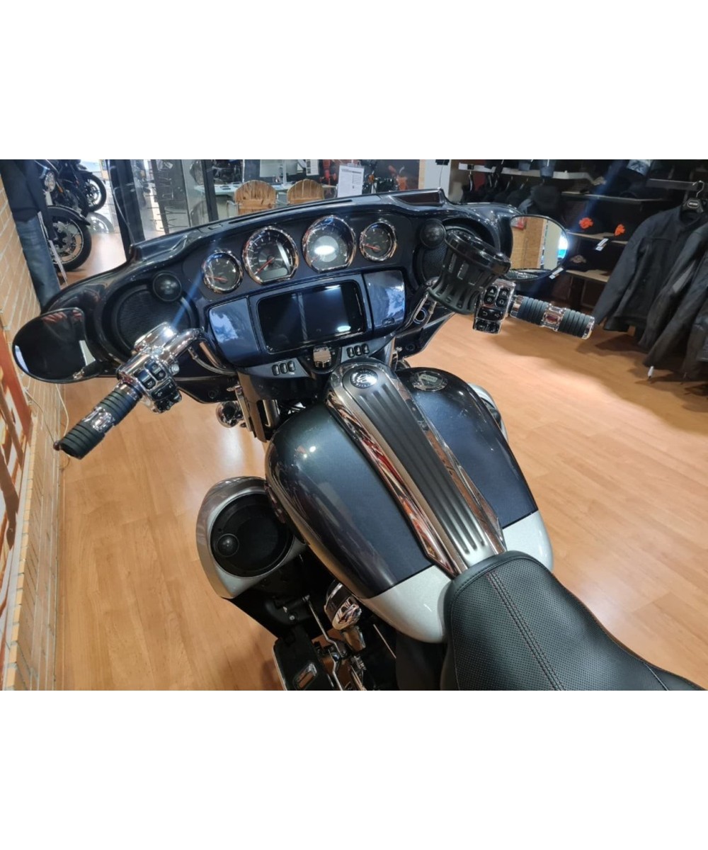 HARLEY DAVIDSON CVO Street Glide en Siebla