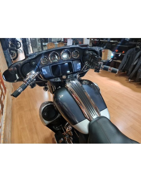 Harley-Davidson CVO 2018 | 4.900 km | Milwaukee‑Eight 117 | 37.990€