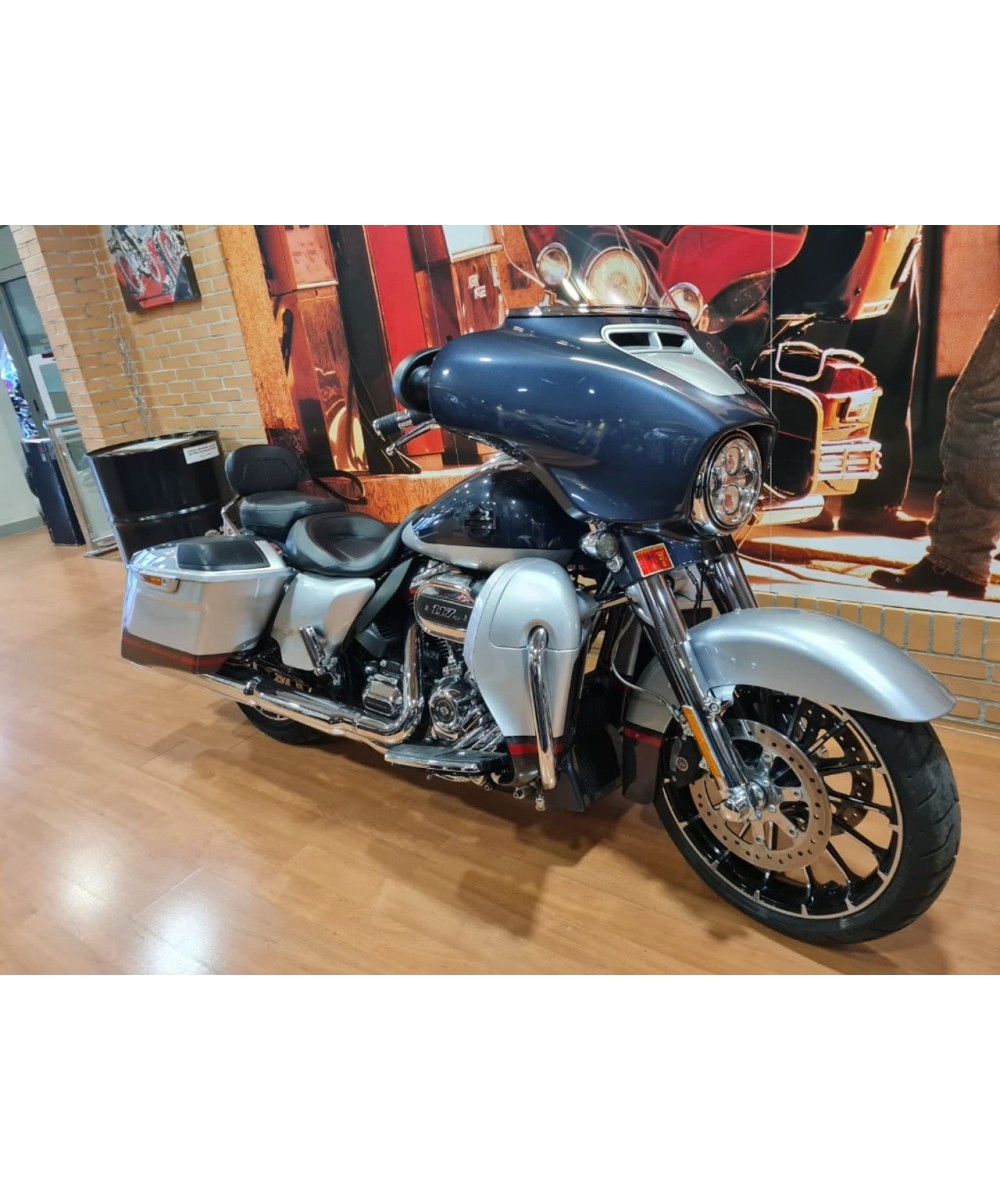 Harley-Davidson CVO 2018 | 4.900 km | Milwaukee‑Eight 117 | 37.990€