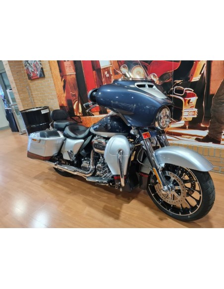 HARLEY DAVIDSON CVO Street Glide en Siebla