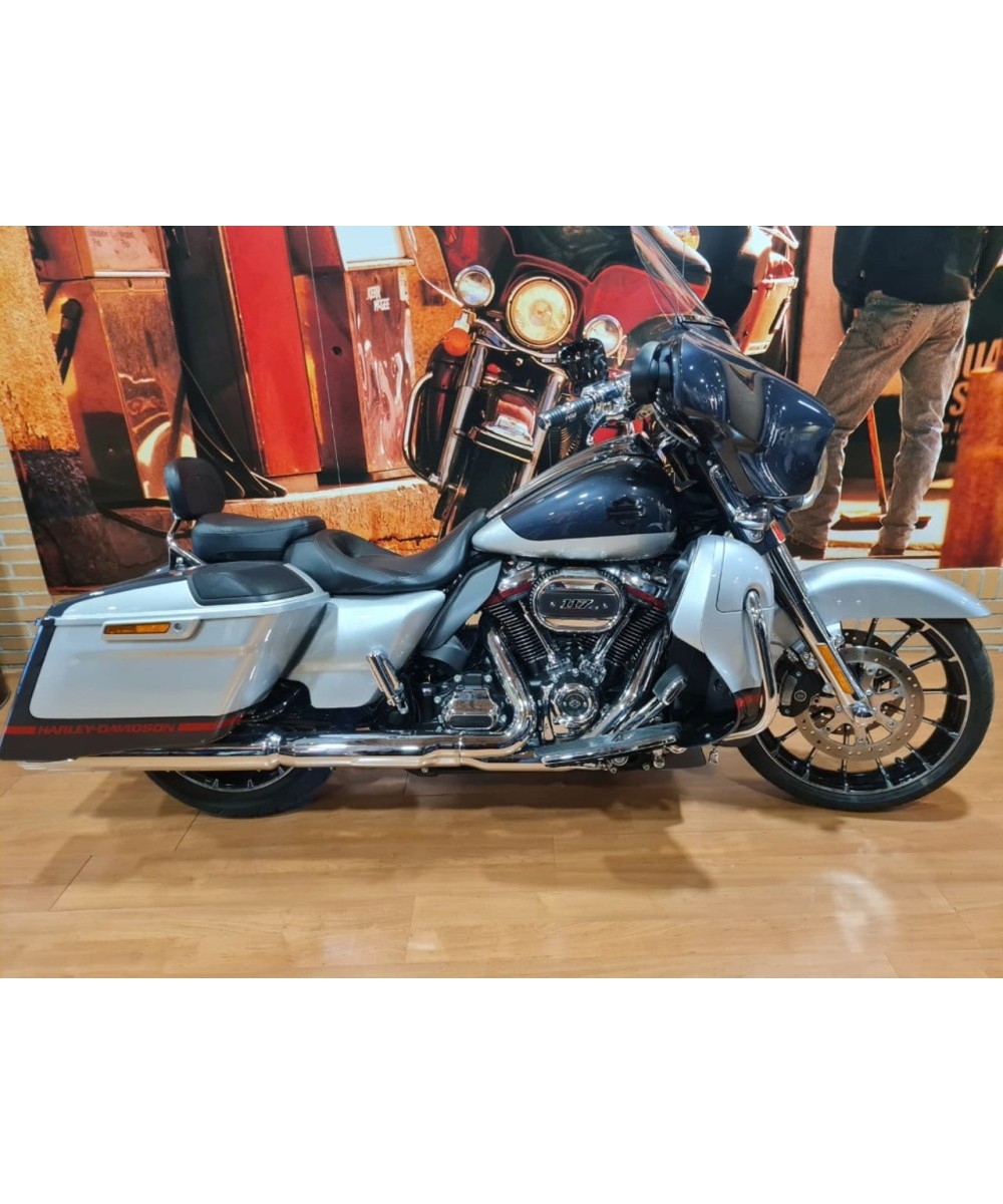 Harley-Davidson CVO 2018 | 4.900 km | Milwaukee‑Eight 117 | 37.990€