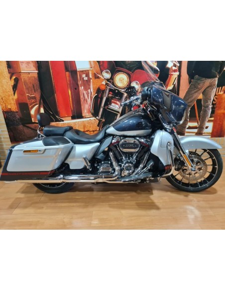 Harley-Davidson CVO 2018 | 4.900 km | Milwaukee‑Eight 117 | 37.990€