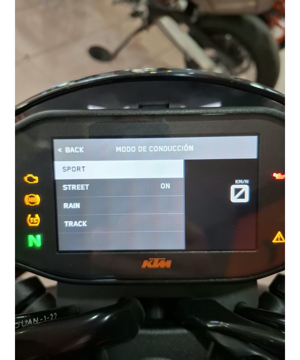 KTM 890 Duke GP 2022 | 12.865 km