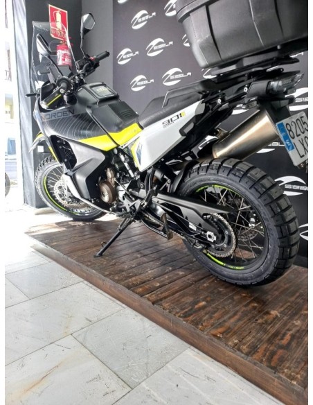 Husqvarna 2022 | 29,000 km | Grey | €9,999