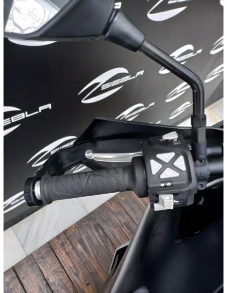 Husqvarna 2022 | 29,000 km | Grey | €9,999