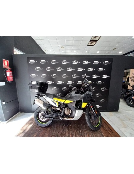 Husqvarna 2022 | 29,000 km | Grey | €9,999