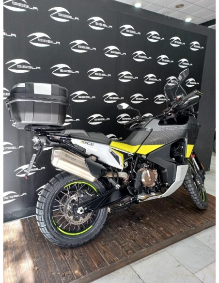 Husqvarna 2022 | 29,000 km | Grey | €9,999