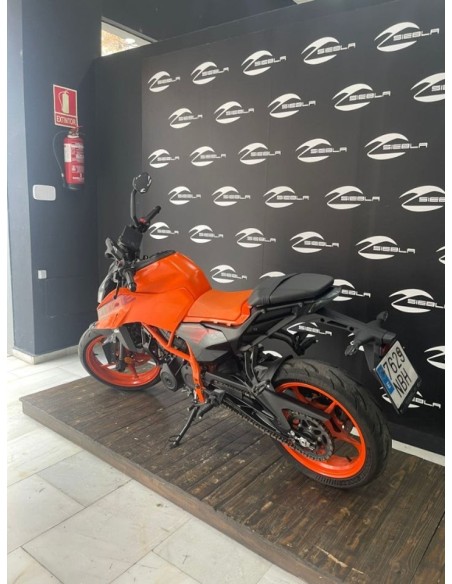 KTM 390 Duke 2025 | 9.526 km | Seminueva | 4.799€