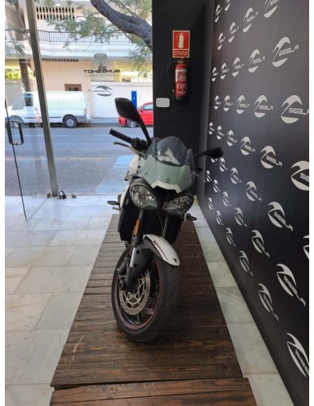 TRIUMPH STREET TRIPLE R en Siebla