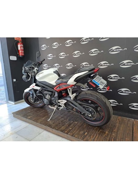 Triumph Street Triple R 2018 | 44.328 km | 765 cc | 5.599€